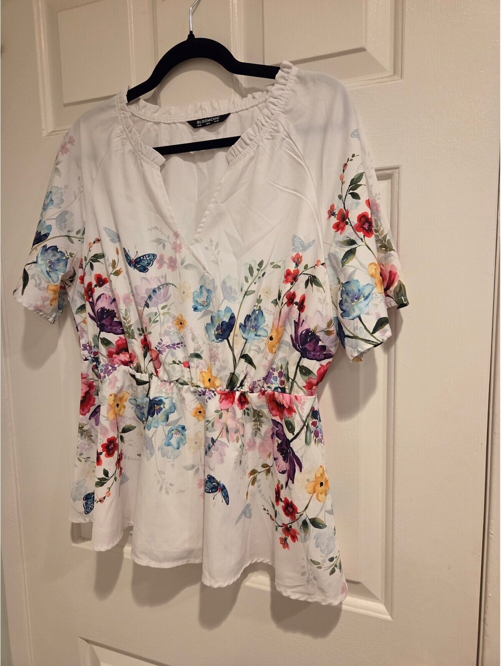 BloomChic White Floral Short Sleeve Blouse Size US 10